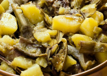 agnello con patate e carciofi - lamsvlees met aardappelen en artisjokken